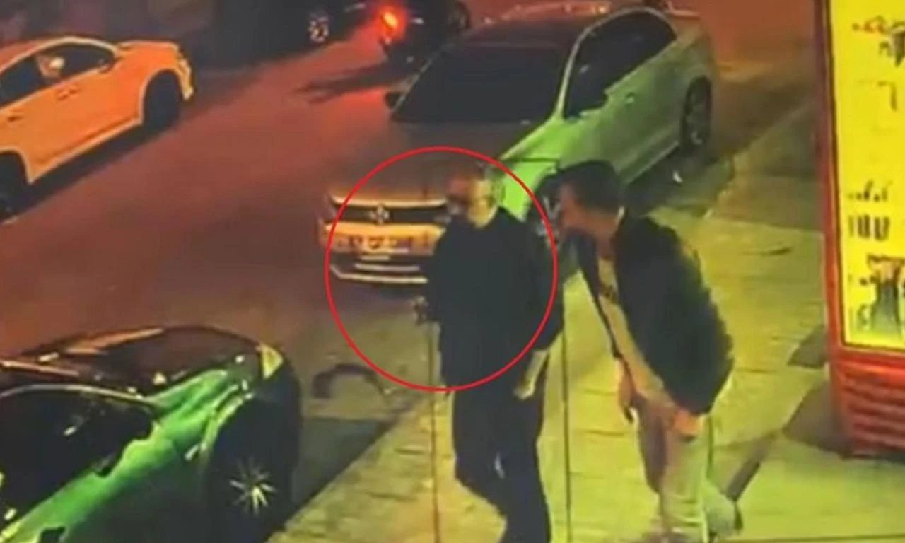 Silahlı baskına tanık oldu, istifini bozmadan çayını yudumladı - 1. Resim