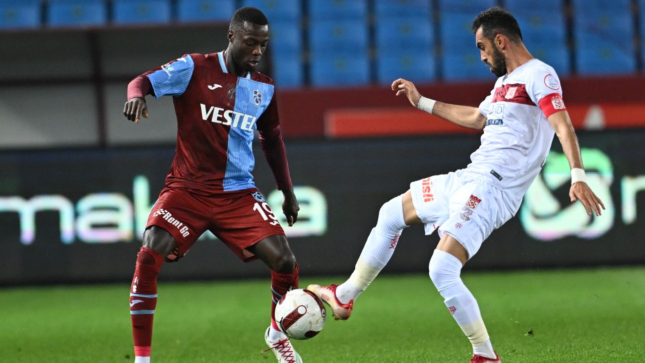 Sivasspor zorlu Trabzonspor deplasmanından 3 puanla döndü