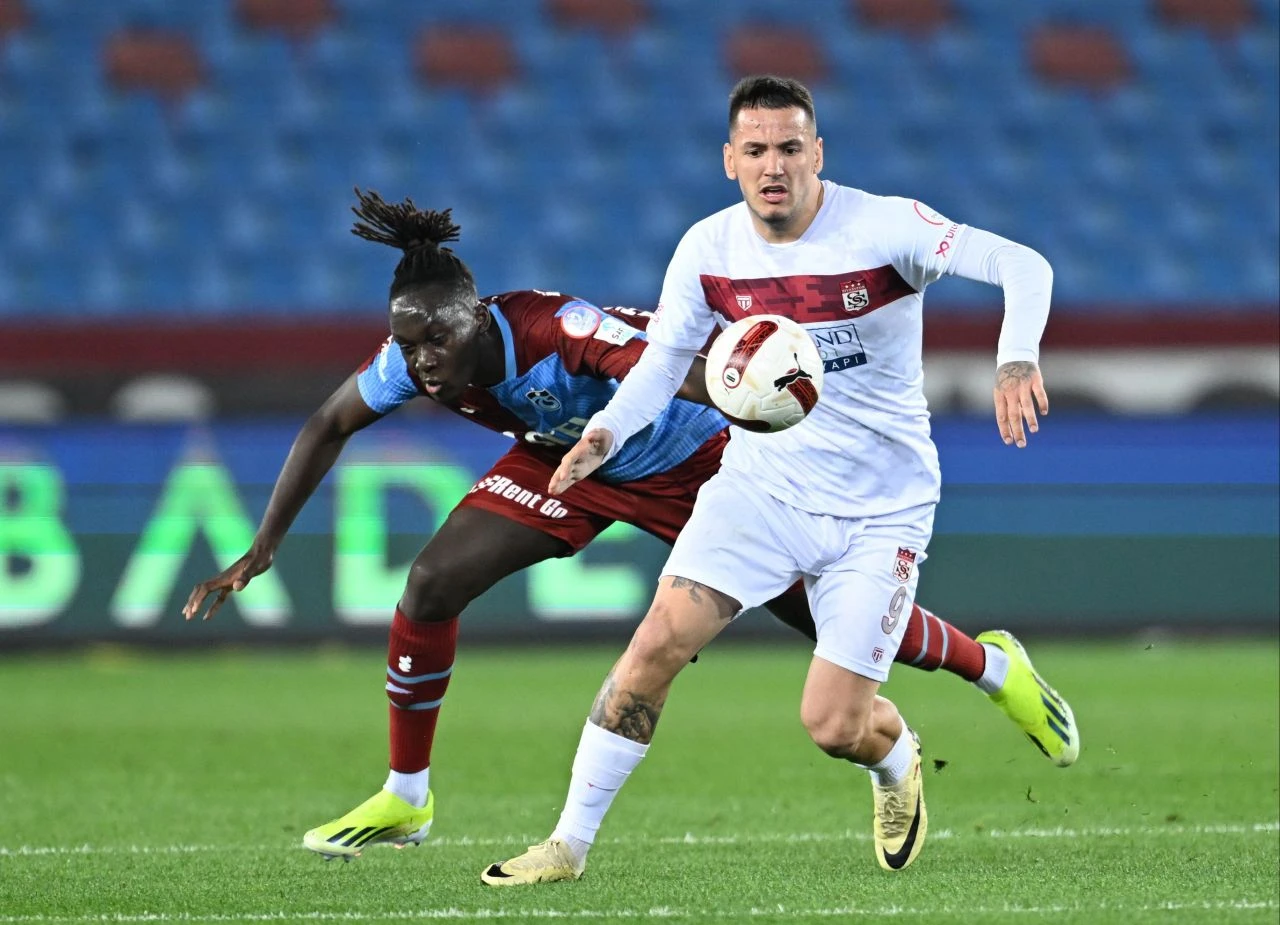 Sivasspor zorlu Trabzonspor deplasmanından 3 puanla döndü