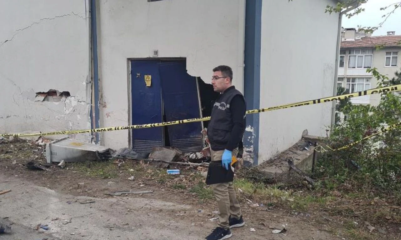 Trafo binasına çarptı, hurdaya döndü: Ölü ve yaralı var