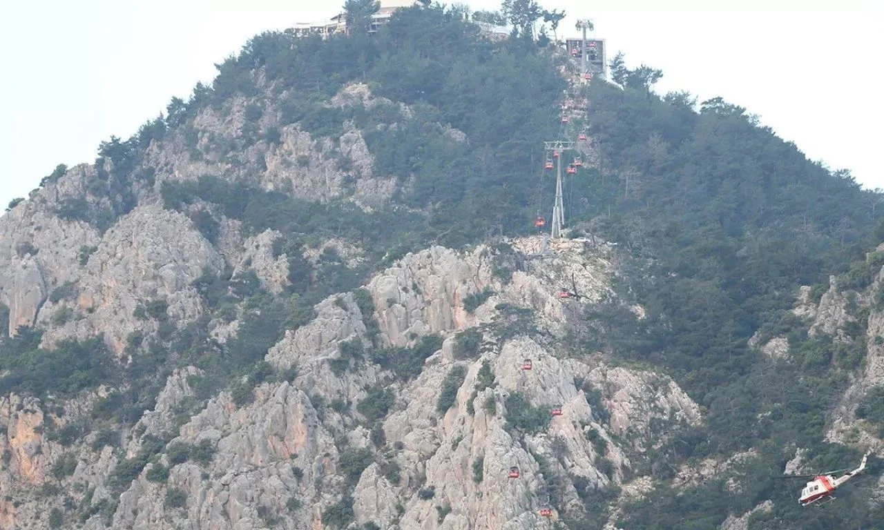 Antalya'daki teleferik kazasında 15 kabindeki 112 kişi kurtarıldı - 1. Resim