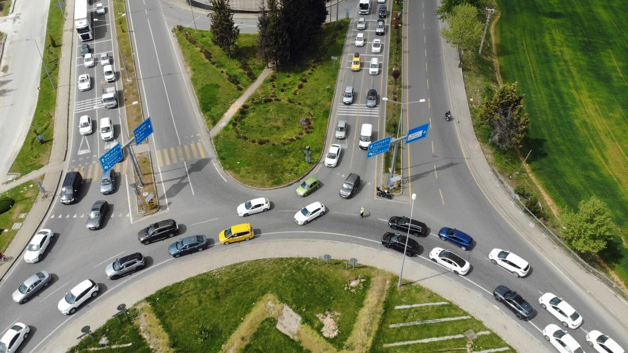 Bayram tatili sonrası dönüş trafiği başladı! 43 ilin kilit kavşağı tıkandı - 4. Resim