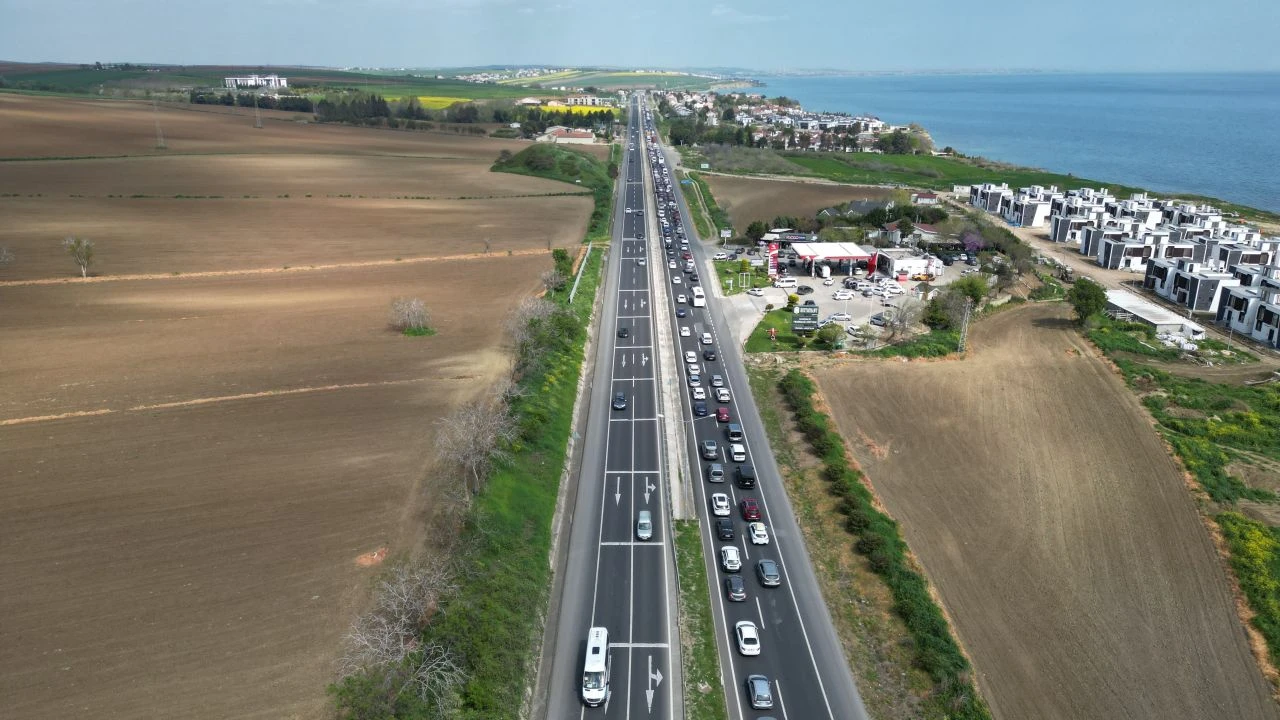 Bayram tatili sonrası dönüş trafiği başladı! 43 ilin kilit kavşağı tıkandı - 1. Resim