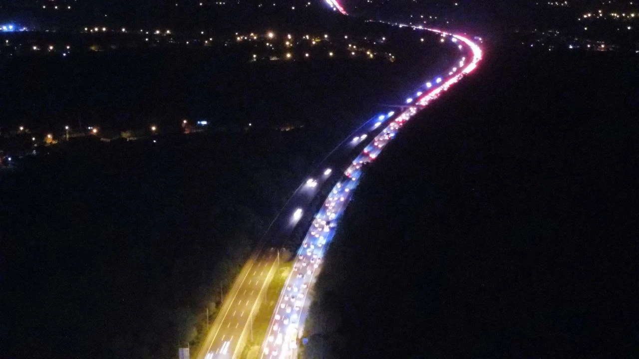 Bayram trafiğinin 7 günlük bilançosu! Dönüş yolunda bazı araçlara izin çıktı - 1. Resim