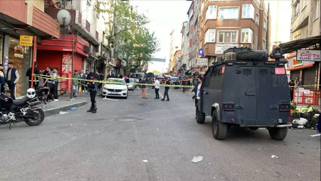 İstanbul Beyoğlu'nda silahlı saldırı: Bölgeye çok sayıda ekip gönderildi - 2. Resim