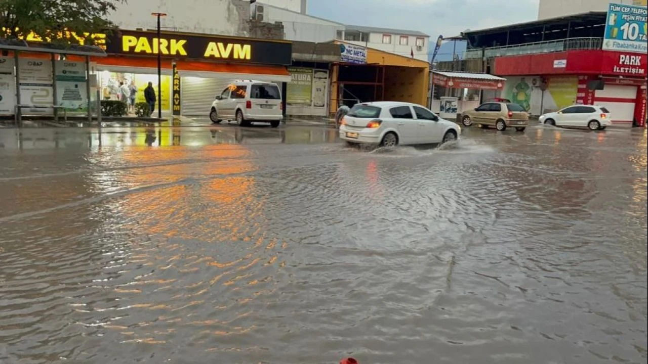 Osmaniye'de sağanak hayatı olumsuz etkiledi