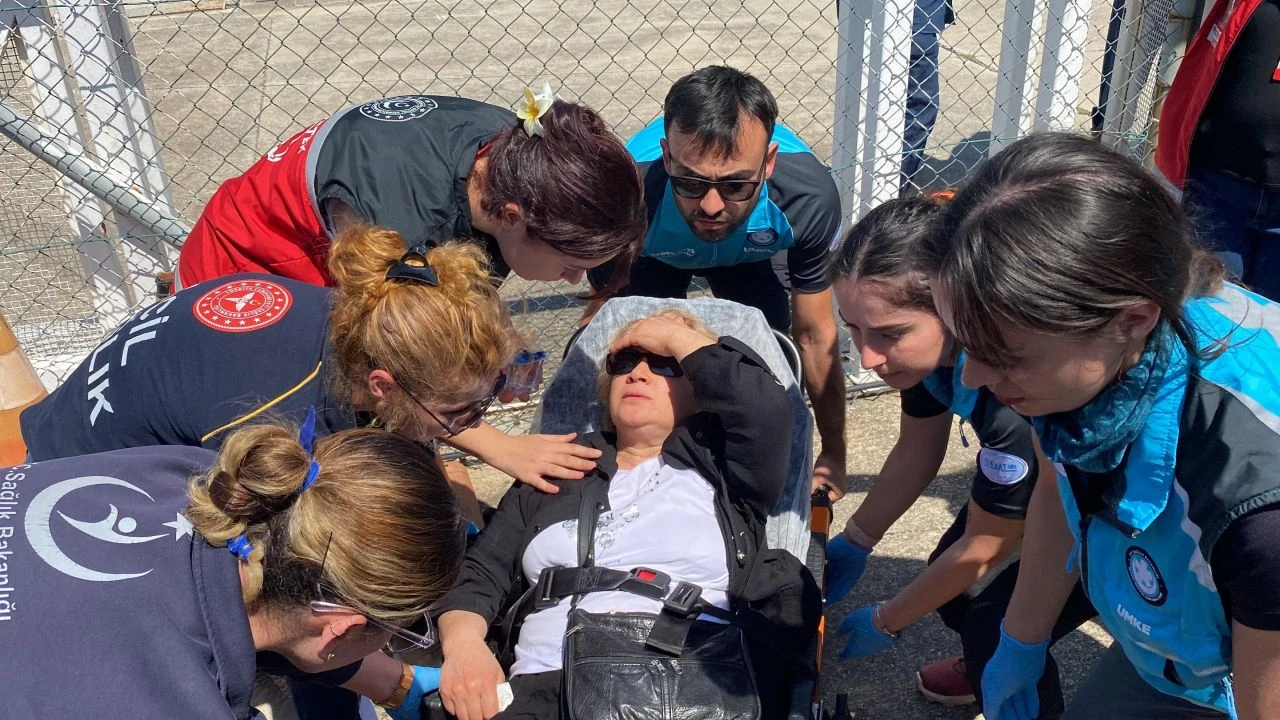 Teleferik faciasında 21 saat mahsur kaldı inince yeri öptü - 2. Resim