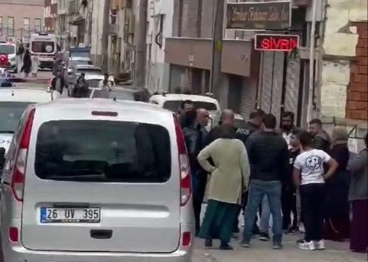 Yabancı uyruklu küçük çocukların kavgasına aileler karıştı: Ağır yaralılar var - 1. Resim