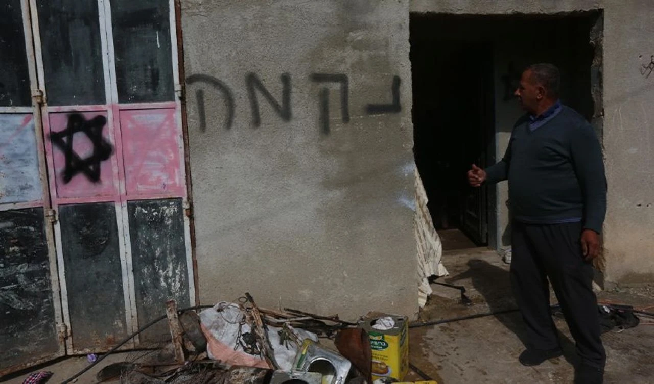 Yahudi yerleşimciler önce girişleri kapattı sonra köylere saldırdı: Ölü ve yaralılar var