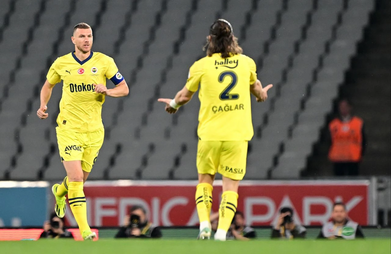 Fenerbahçe şampiyonluk yolunda Karagümrük engelini aştı - 1. Resim