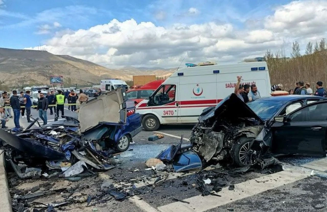 Malatya'da feci kaza: Ölü ve yaralılar var! - 1. Resim