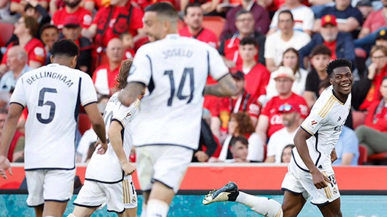 Bayer Leverkusen tarihinin ilk şampiyonluğunu elde etti - 3. Resim