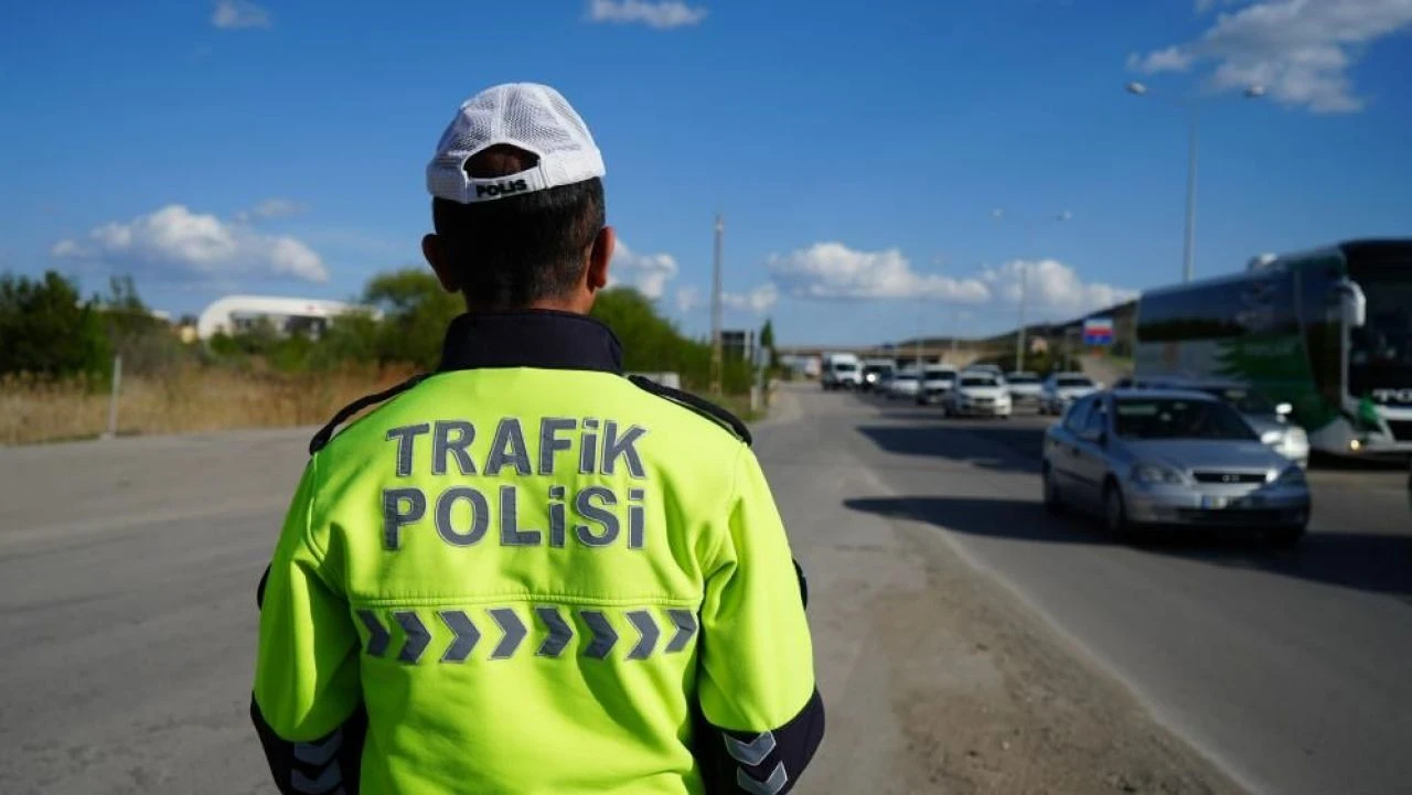 Bayram tatili bilançosu belli oldu: 43 ilin geçiş güzergahından 1 milyon 334 bin araç geçti