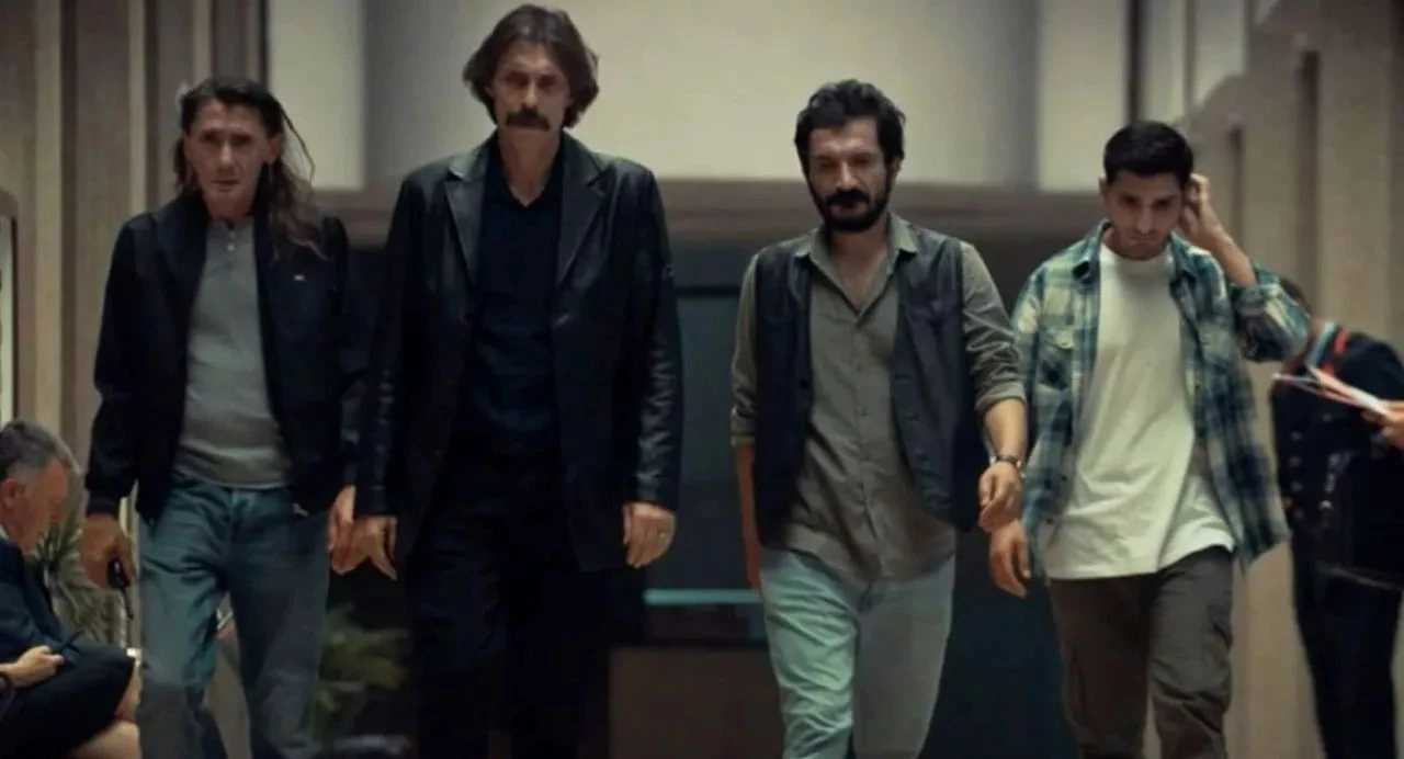 Belediye Başkanı olan Erdal Beşikçioğlu Behzat Ç'nin yeni sezonu için