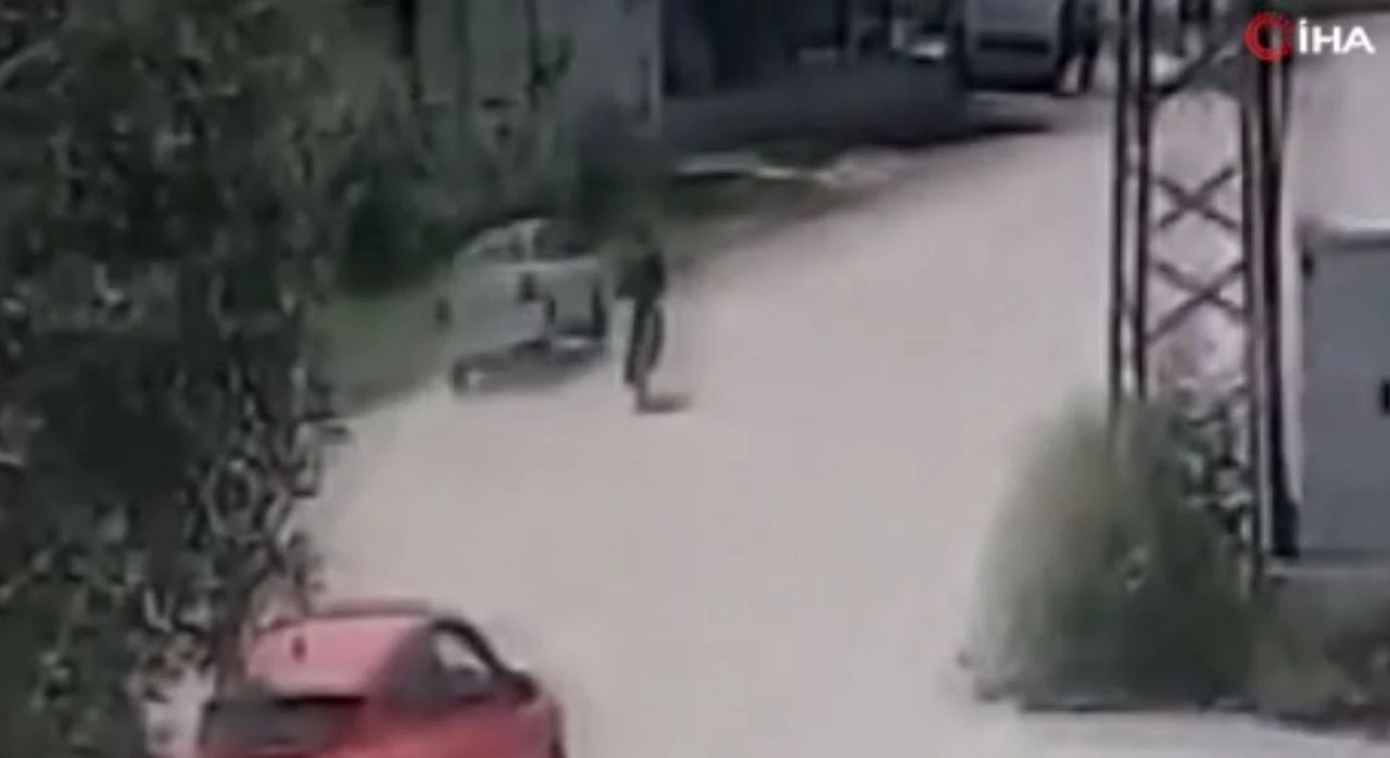 Bisiklete çarpmamak isterken yoldaki yayayı havaya uçurdu