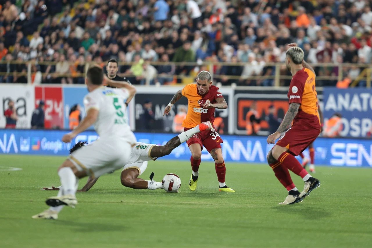 Cimbom ikinci yarıda açıldı! Galatasaray Alanyaspor deplasmanında hata yapmadı - 2. Resim