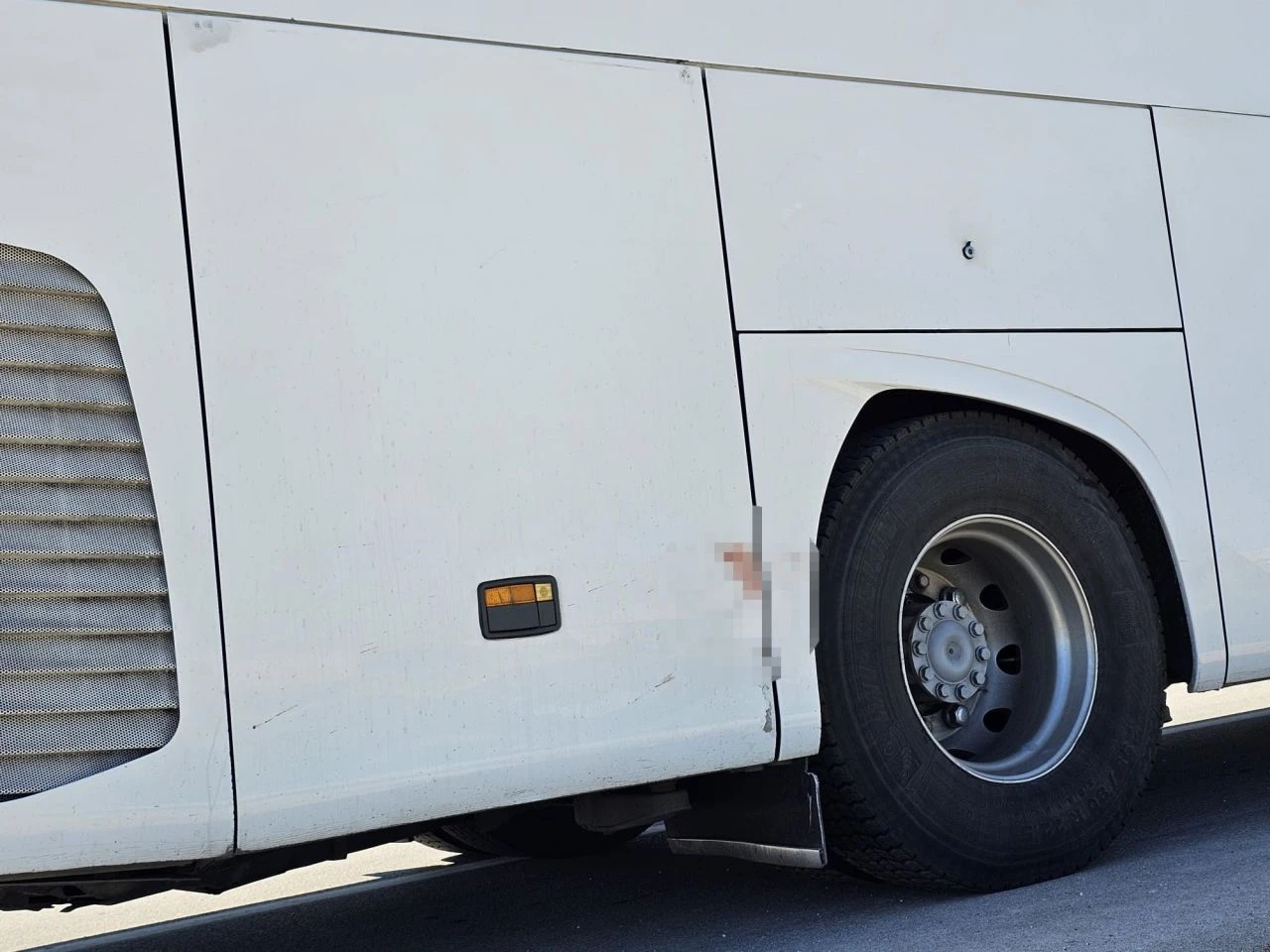Her şey gözlerinin önünde oldu! Küçük çocuğa tur otobüsü çarptı - 1. Resim