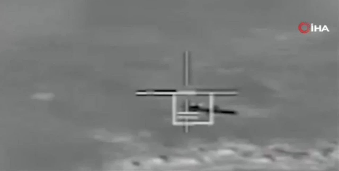 İsrail ordusu paylaştı: İran’ın fırlattığı drone ve füzeler böyle imha edildi - 1. Resim