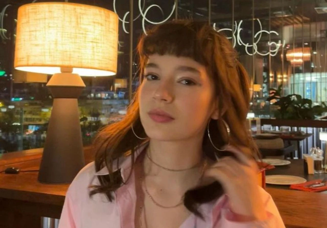 Kızıl Goncalar'ın Zeynep karakterini Mina Demirtaş oynuyor - 1. Resim