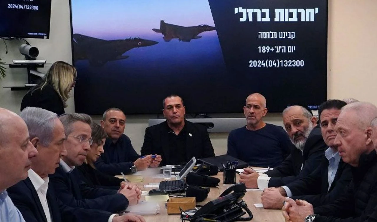 Netanyahu iki arada bir derede! İsrailli bakanlardan 'karşı saldırı' baskısı