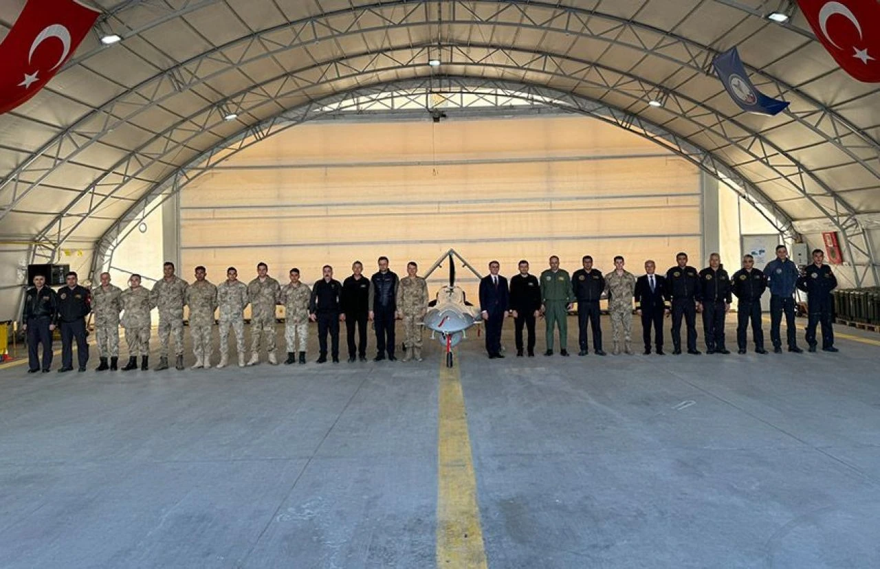 Selçuk Bayraktar'dan Van'da Mehmetçiğe ziyaret - 1. Resim