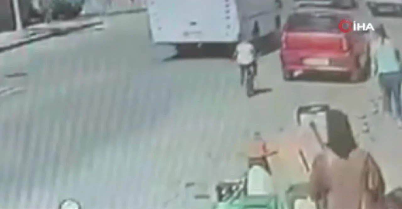 Tekirdağ'da 8 yaşındaki bisikletli çocuğa çarptı! Feci kaza kamerada