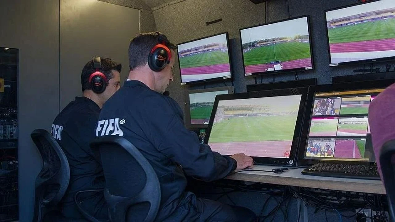 Yabancı VAR hakemleri maç başına 2500 Euro kazanırken Türk hakemler 15 bin TL alıyor