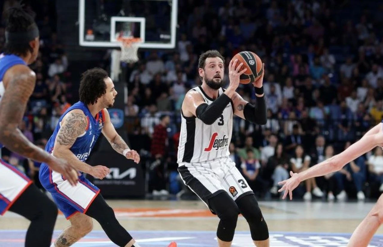 Anadolu Efes THY EuroLeague turnuvasına veda etti