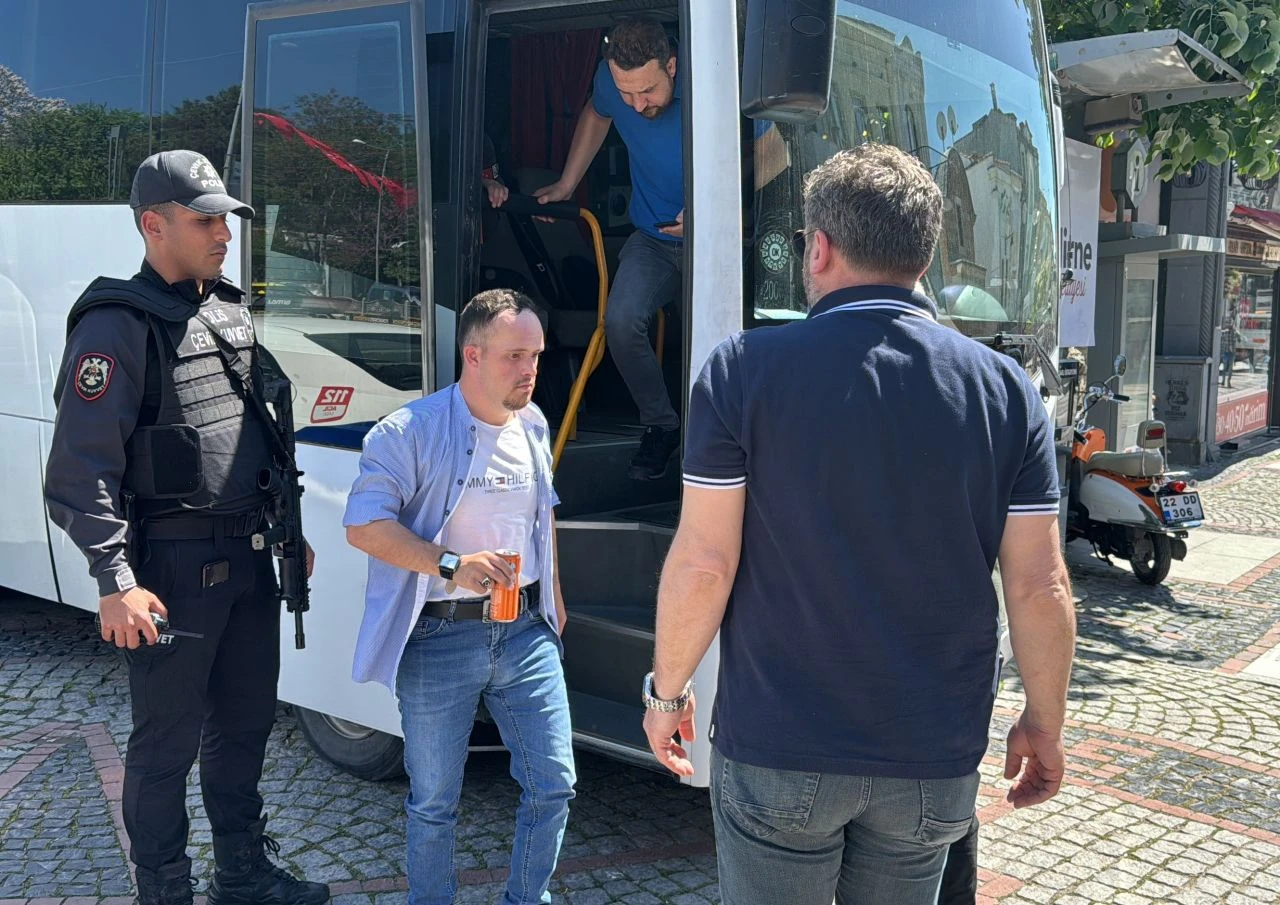 Down sendromlu gence vicdansızlık! Parasını ve telefonunu çaldılar