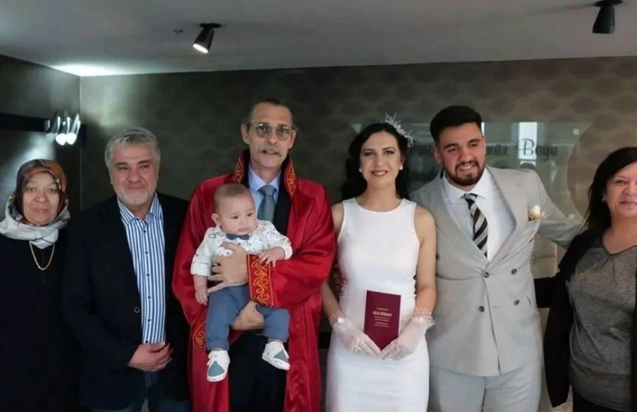 Erdal Beşikçioğlu, belediye başkanı olarak ilk nikahını kıydı