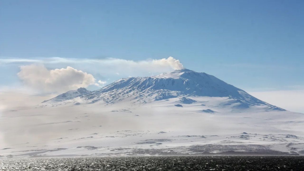 Günlük değeri 6 bin dolar! Antarktika&#039;daki aktif yanardağ, altın tozu püskürtüyor