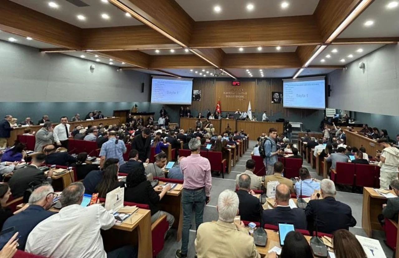 İzmir Büyükşehir Belediyesi'nde ilk meclis toplantısı