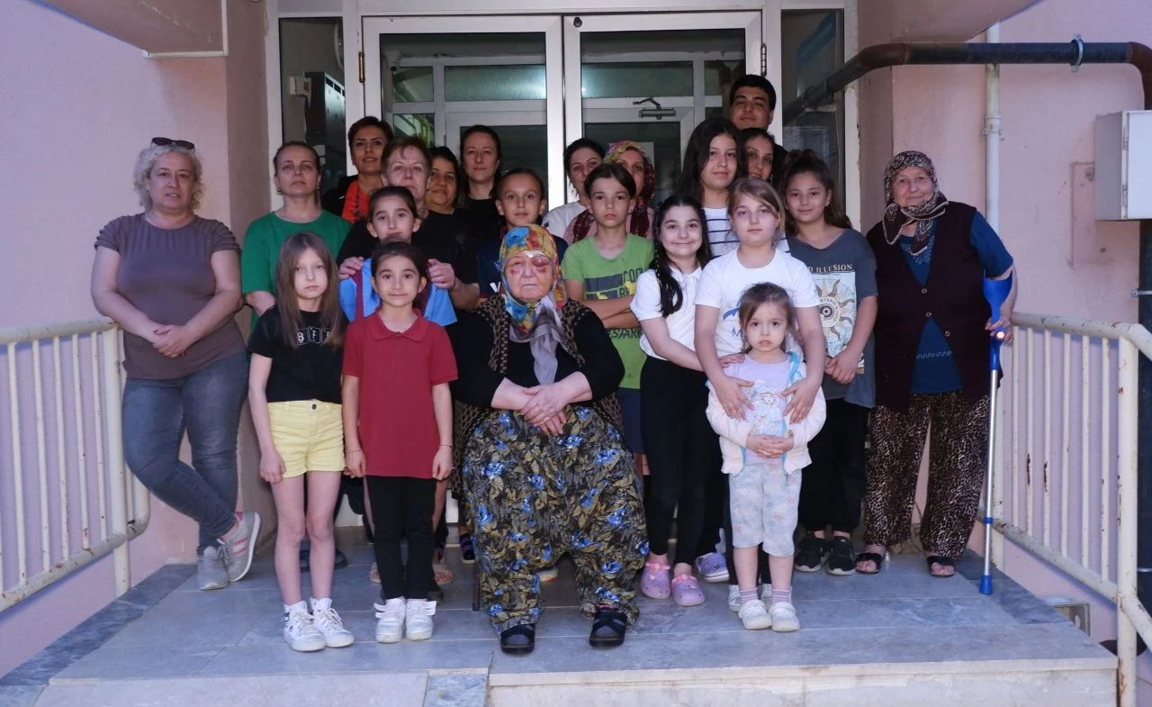 Köpekler 74 yaşındaki kadını tanınmaz hale getirdi! Yardım çığlıklarına koştular - 2. Resim