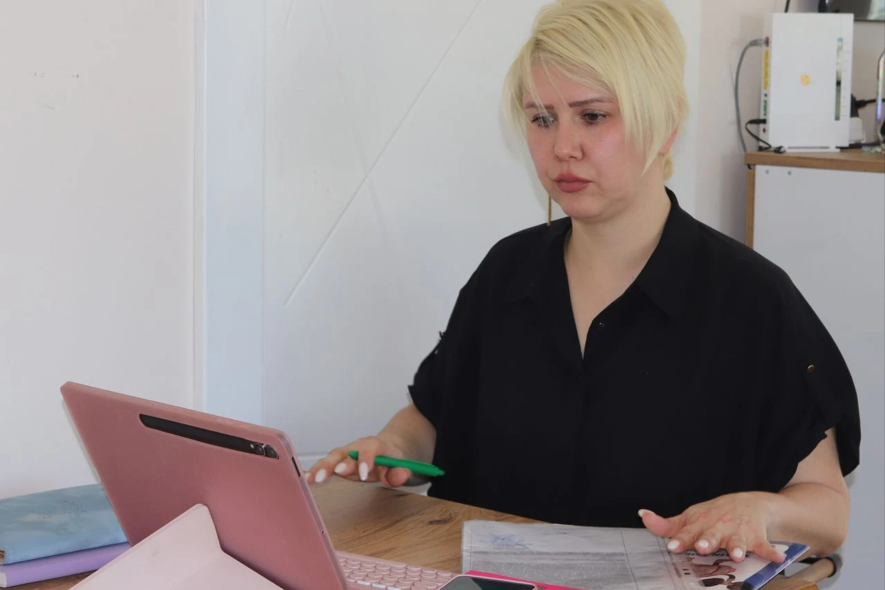 Online eğitim skandalı! 7 yaşındaki kızını taciz eden adamı yakalattı - 1. Resim