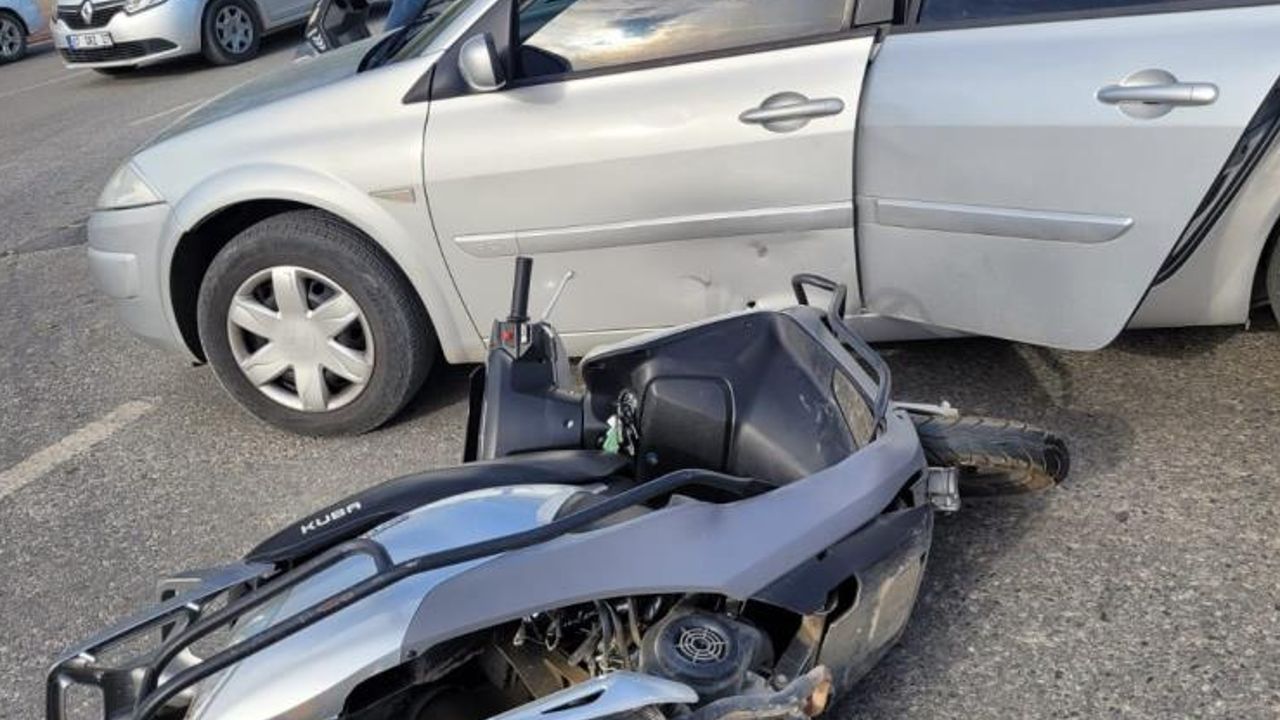 Antalya’da motosiklet ile otomobil çarpıştı: 1 yaralı