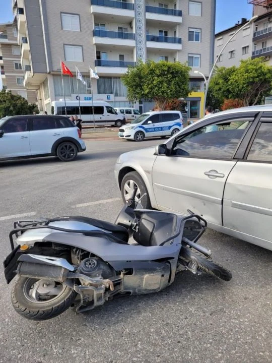 Antalya’da motosiklet ile otomobil çarpıştı: 1 yaralı