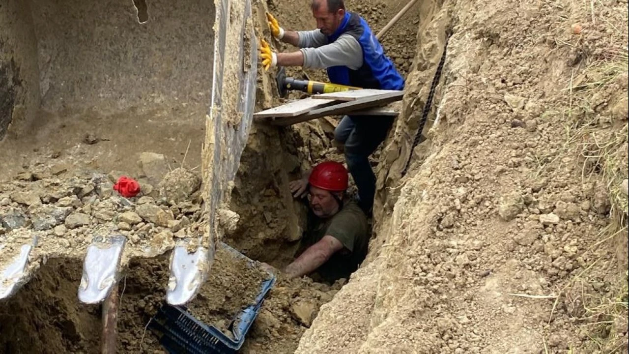 Çanakkale’de toprak kayması: Göçük altında kalanları kurtarma çalışmaları devam ediyor - 4. Resim