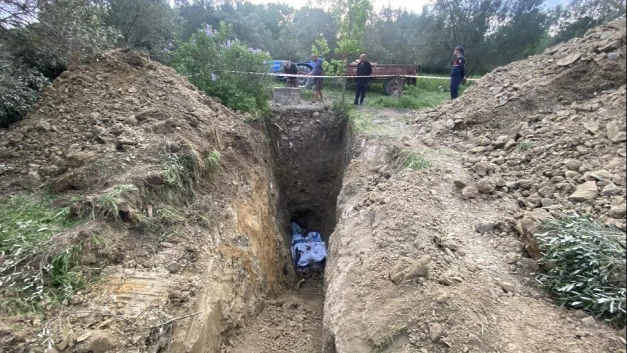 Çanakkale’de toprak kayması: Göçük altında kalanları kurtarma çalışmaları devam ediyor - 3. Resim