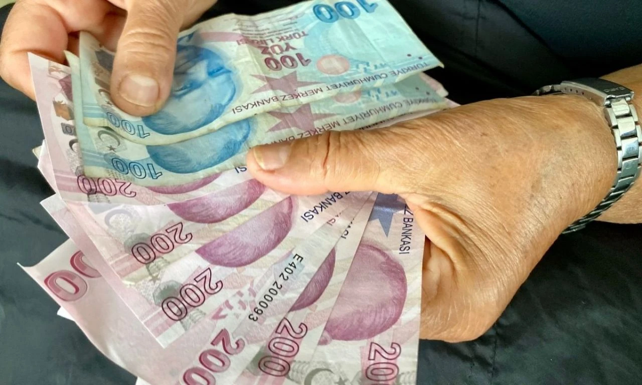 Emekli maaşlarına düzenleme geliyor, reform sinyali geldi! Kriterler sil baştan değişecek