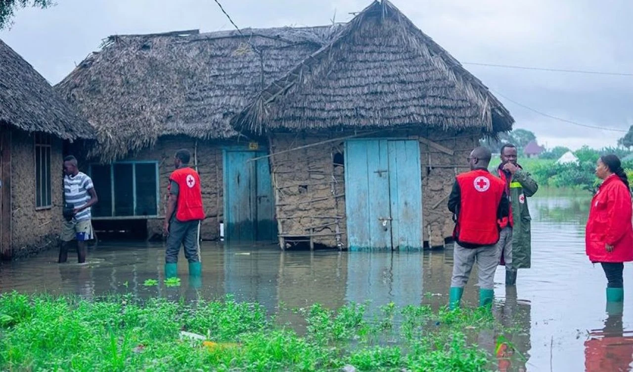 İki ülke sular altında kaldı: Çok sayıda ölü var - 1. Resim