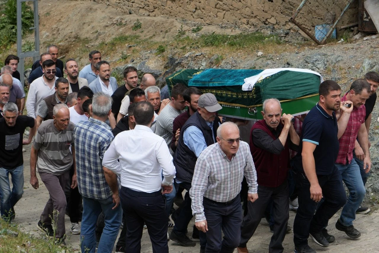 Mazbatasını alacağı gün kalp krizi geçirerek hayatını kaybetti - 2. Resim