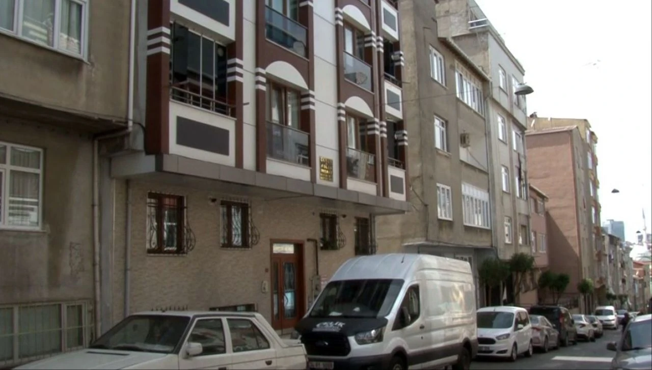 Otizmli torununa sokak ortasında şiddet uyguladı! Komşular dedeyi haklı buldu!