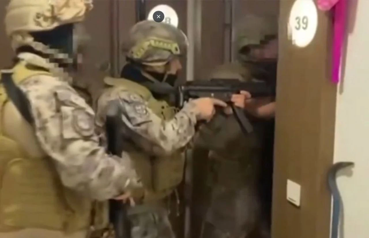 Son dakika! 5 ilde dolandırıcılık operasyonu... Kamu görevlisi süsüyle vatandaşı kandırıyorlardı - 1. Resim