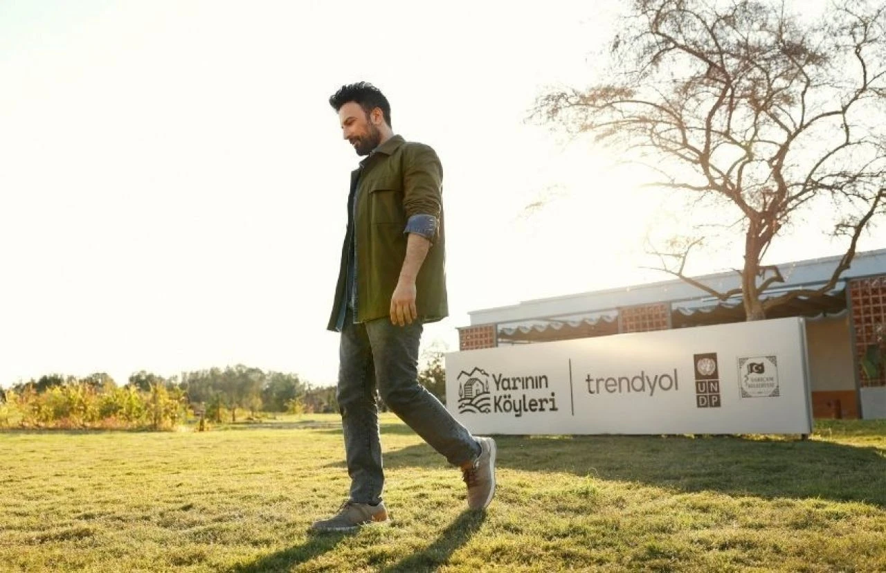 Tarkan, yeniden kamera karşısında! Çekimlerde yoğun ilgiyle karşılaştı - 2. Resim