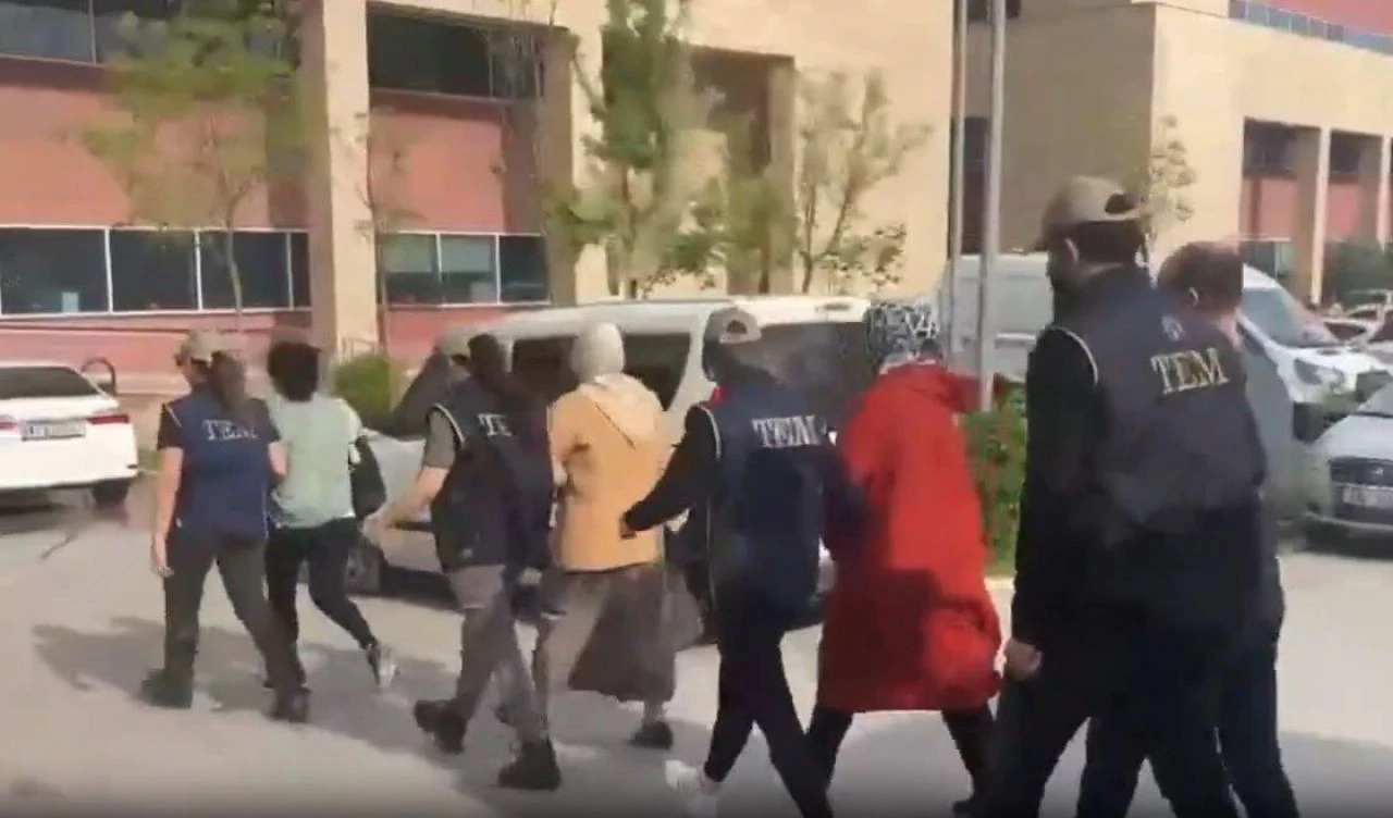 14 ilde FETÖ'ye 'Kıskaç': 60 şüpheli gözaltında