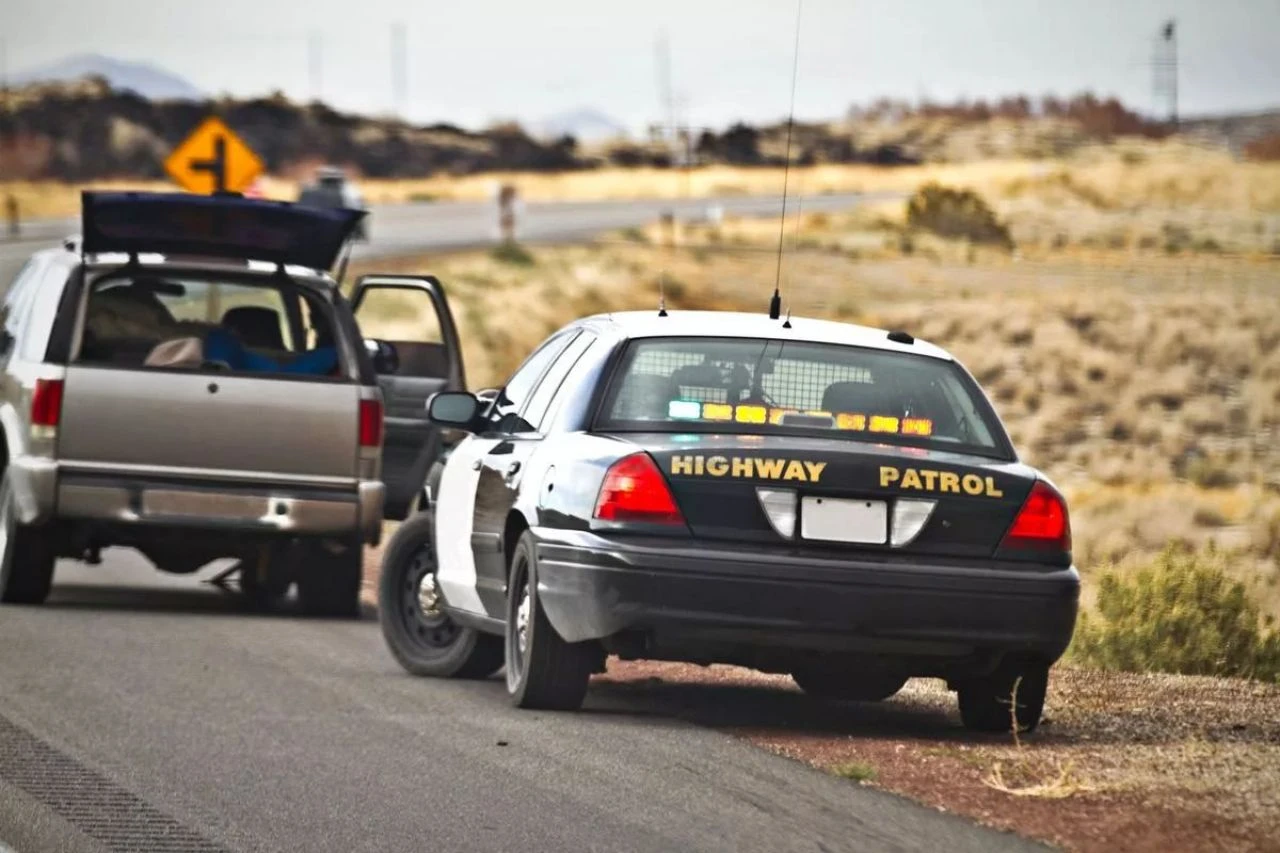 Anne arka koltukta oturdu aracı 8 yaşındaki çocuk sürdü! Bir garip olay