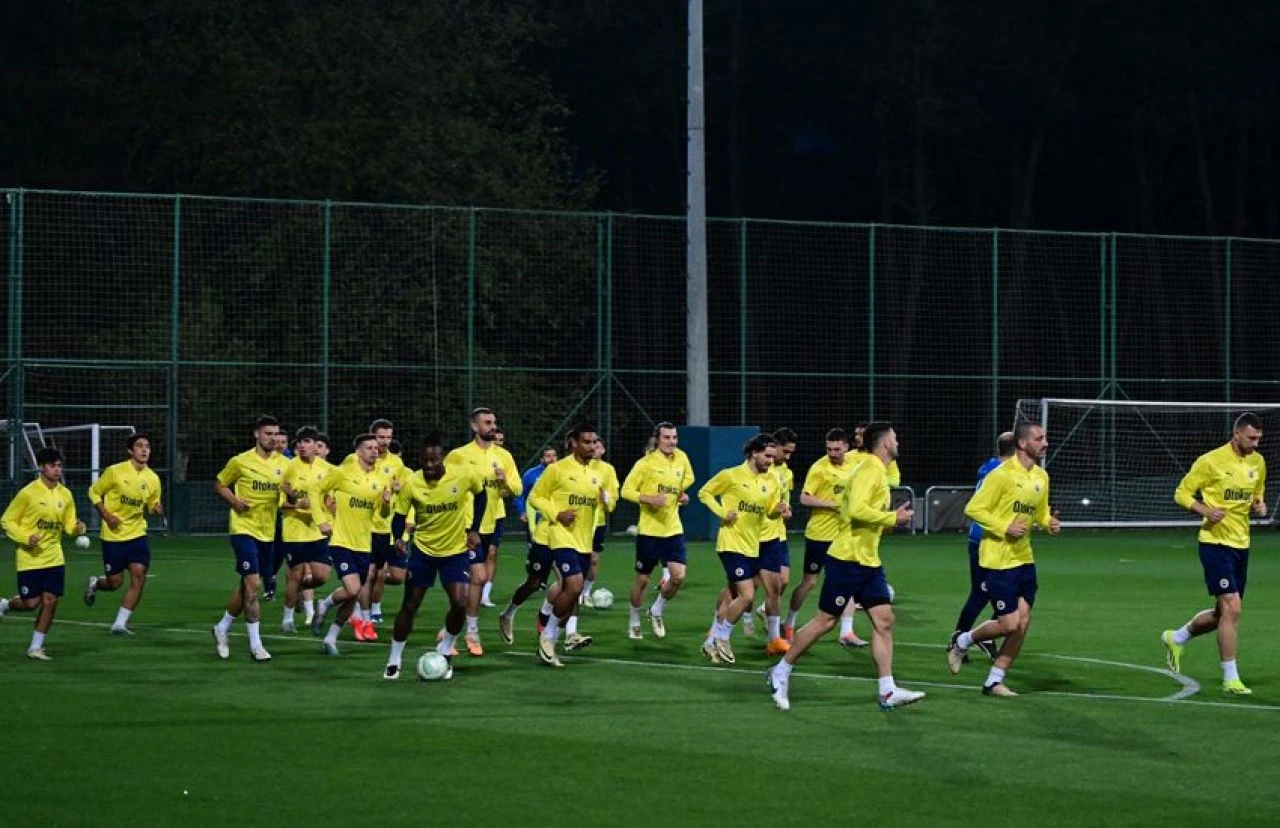 Fenerbahçe'den sürpriz hamle: Üste üste yaşanan sakatlıklar değişim getirdi!