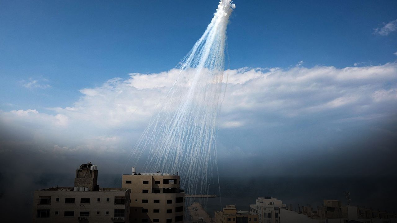 İsrail savaş suçu işlemeye devam ediyor! Lübnan&#039;ı fosfor bombasıyla vurdu