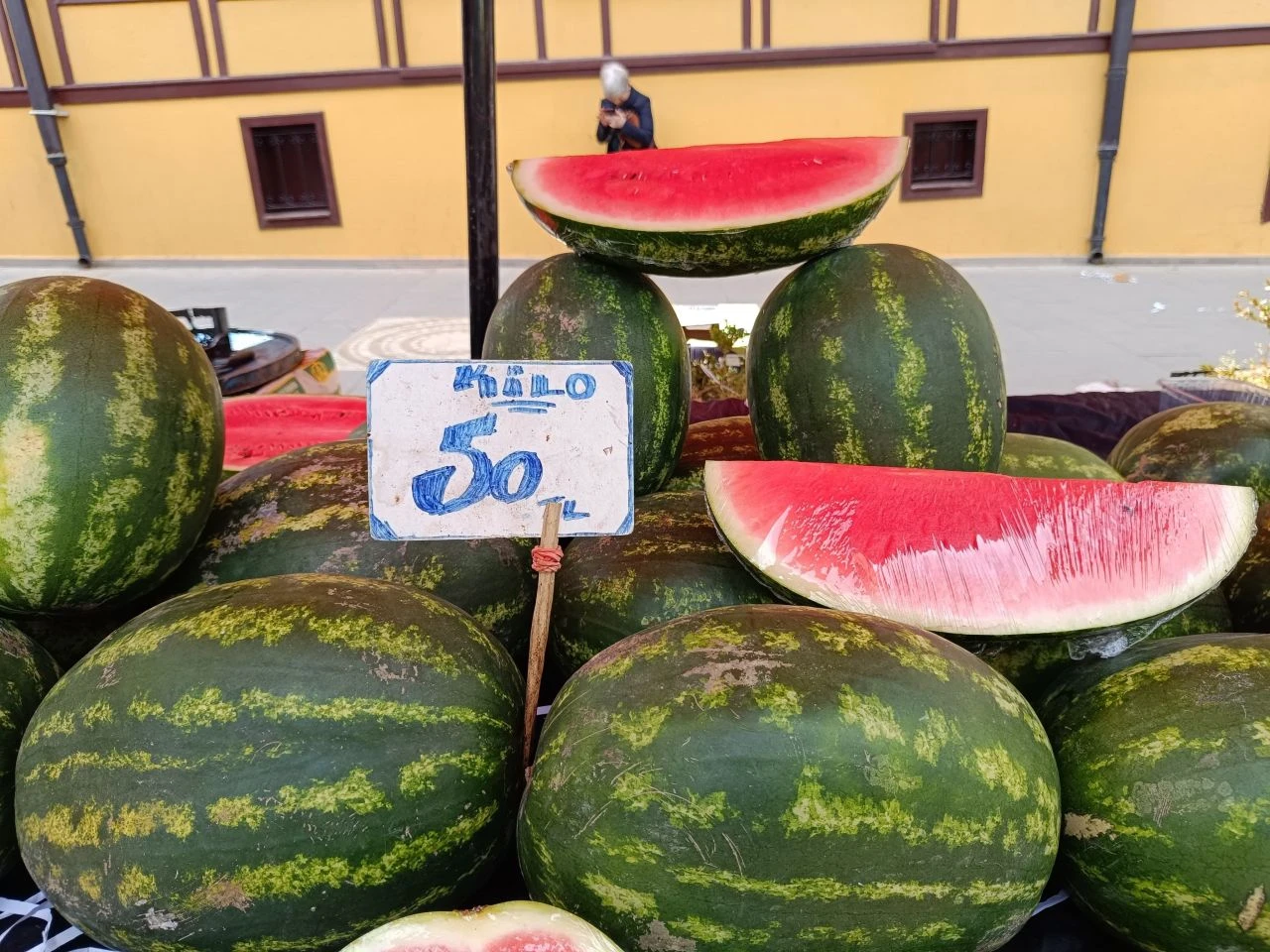 Çeyrek, yarım veya tam! Artık karpuz dilim dilim satılıyor - 1. Resim