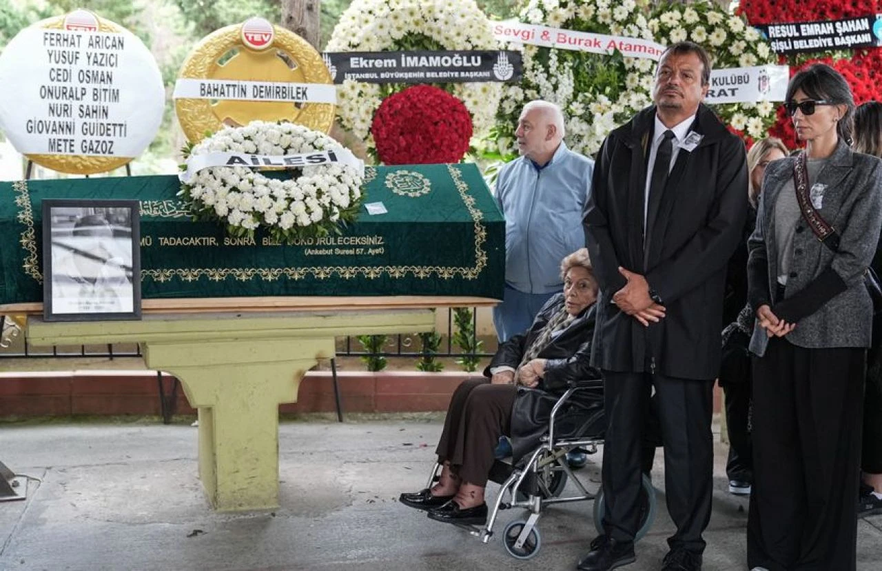 Ergin Ataman'ın babası İbrahim Nuray Ataman, son yolculuğuna uğurlandı - 1. Resim